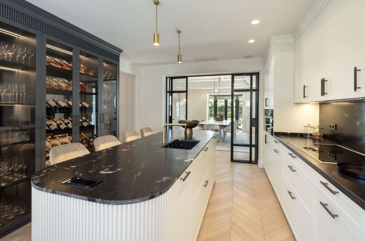 6 sypialnia Willa na sprzedaż w Marbella z basenem garażem - 14 500 000 € (Ref: 9669213)