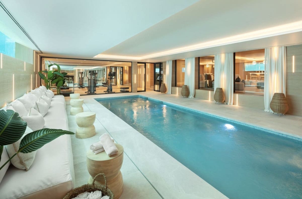 6 sypialnia Willa na sprzedaż w Marbella z basenem garażem - 14 500 000 € (Ref: 9669213)