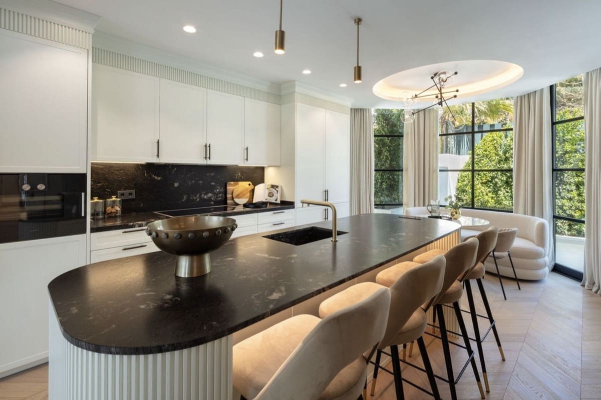 6 sypialnia Willa na sprzedaż w Marbella z basenem garażem - 14 500 000 € (Ref: 9669213)