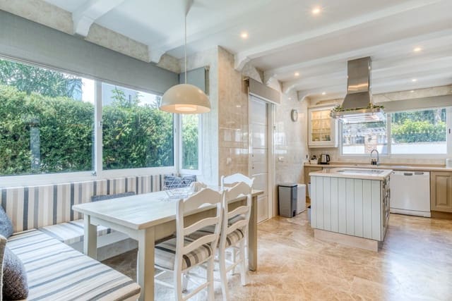 4 quarto Moradia para venda em Calahonda, Mijas com piscina garagem - 1 299 000 € (Ref: 9669626)