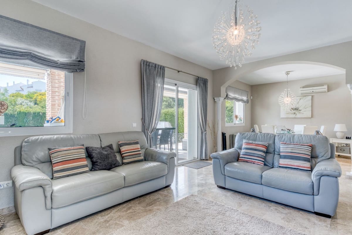 4 sypialnia Willa na sprzedaż w Calahonda z basenem garażem - 1 299 000 € (Ref: 9669626)