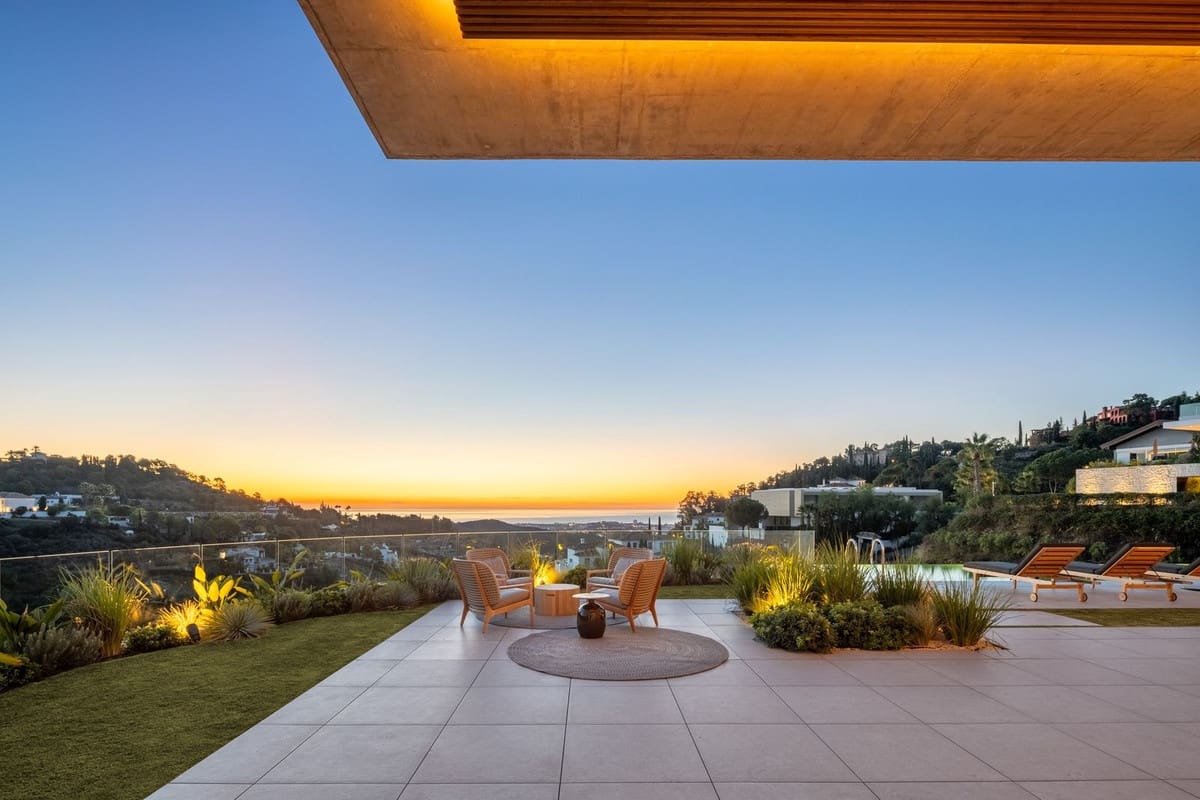 6 bedroom Villa for sale in El Madronal with pool garage - € 11,500,000 (Ref: 9672175)