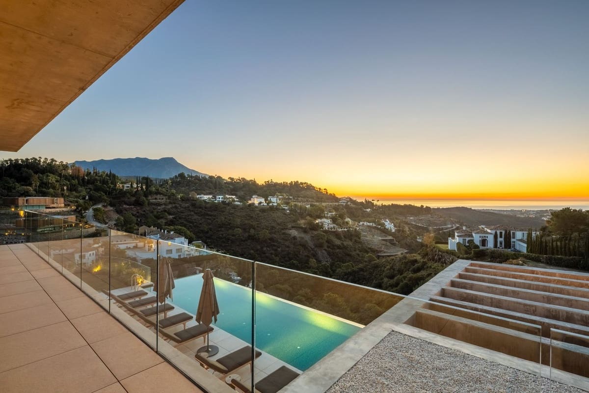 6 bedroom Villa for sale in El Madronal with pool garage - € 11,500,000 (Ref: 9672175)