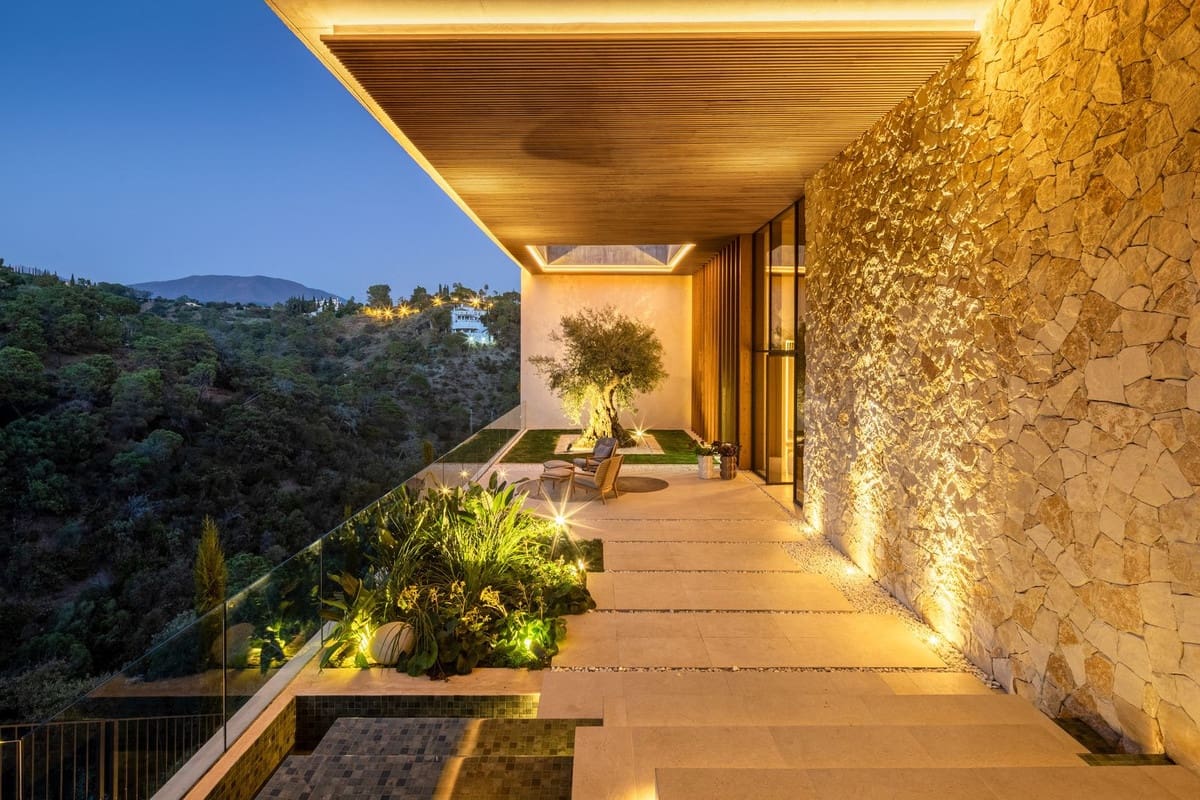 6 bedroom Villa for sale in El Madronal with pool garage - € 11,500,000 (Ref: 9672175)