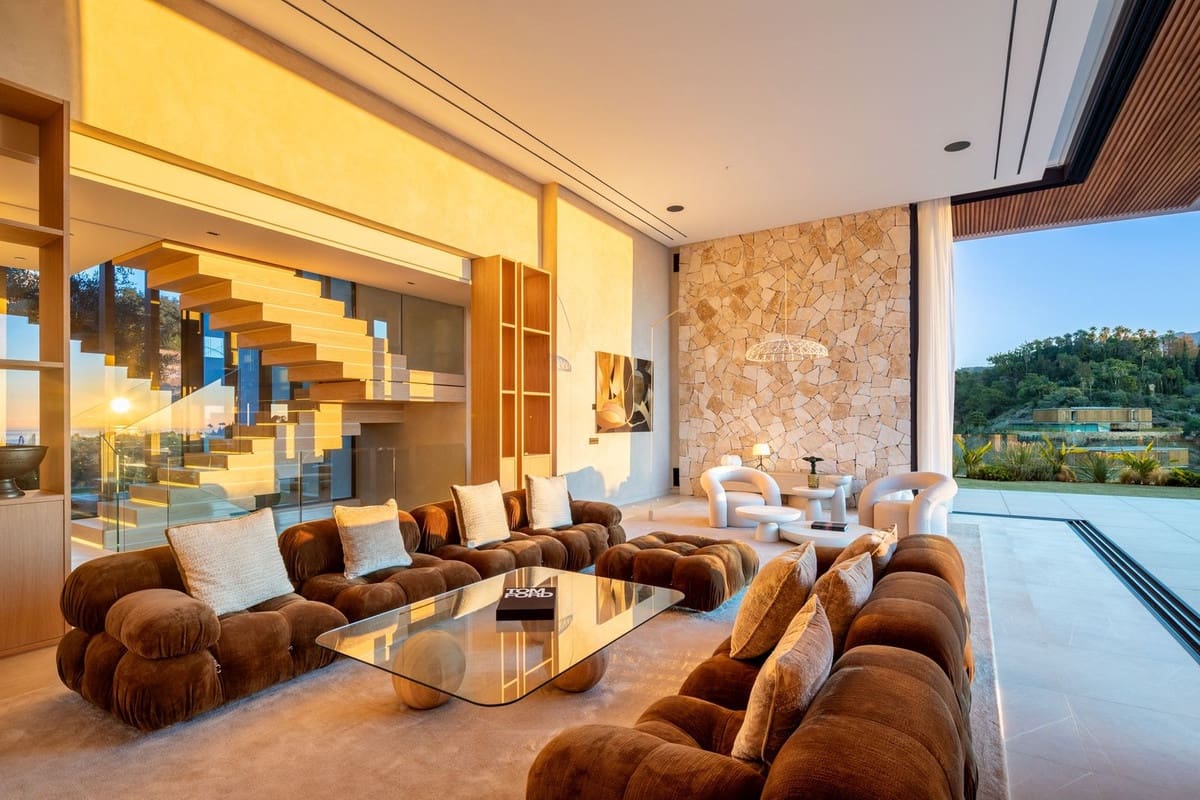 6 bedroom Villa for sale in El Madronal with pool garage - € 11,500,000 (Ref: 9672175)