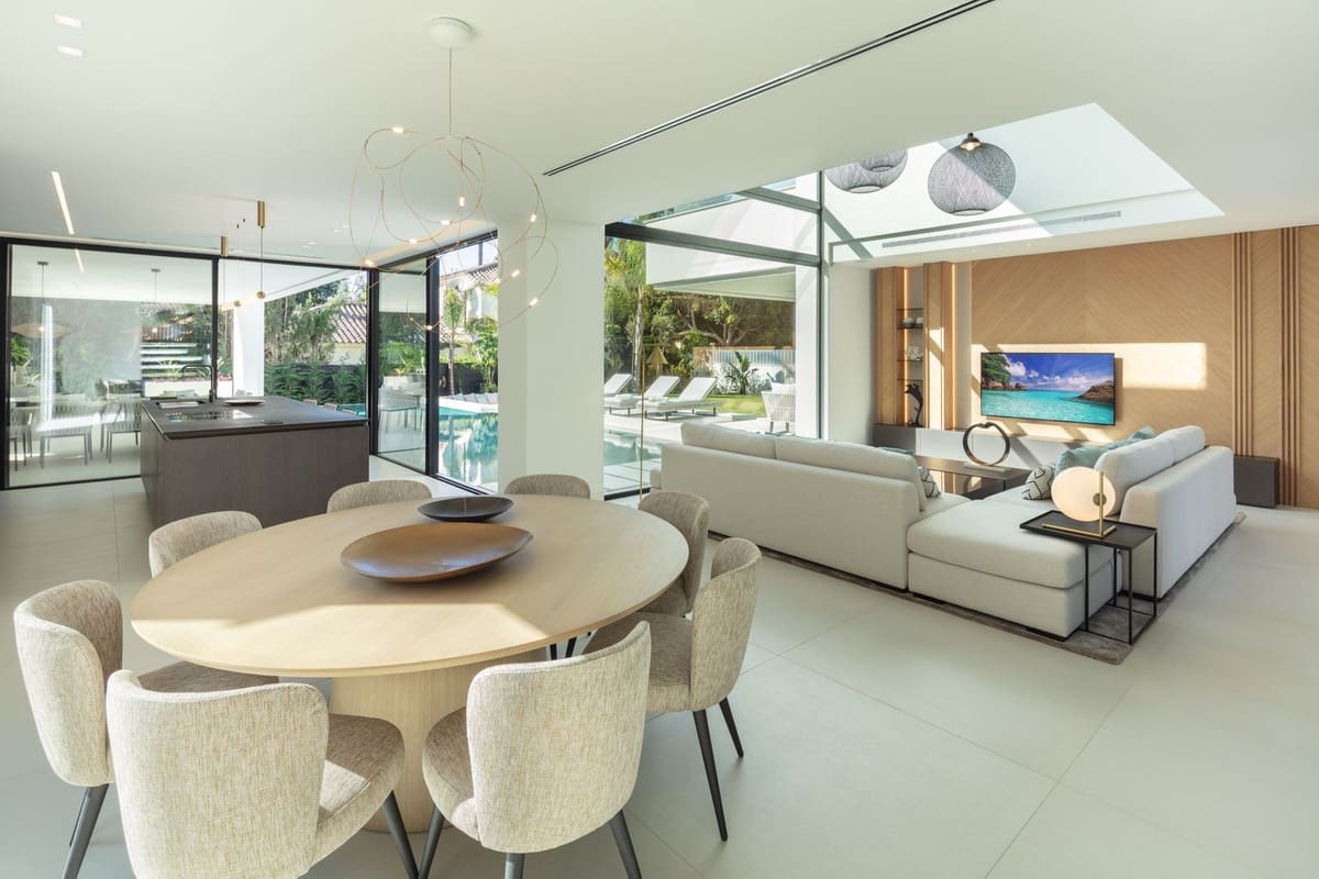 5 sypialnia Willa na sprzedaż w Nueva Andalucia z basenem garażem - 5 995 000 € (Ref: 9685632)