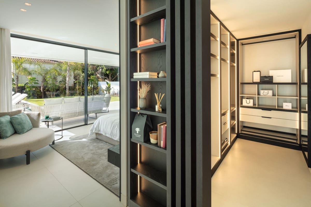 5 sypialnia Willa na sprzedaż w Nueva Andalucia z basenem garażem - 5 995 000 € (Ref: 9685632)