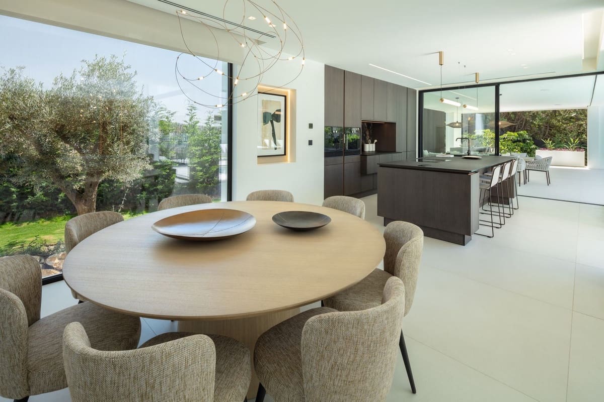 5 sypialnia Willa na sprzedaż w Nueva Andalucia z basenem garażem - 5 995 000 € (Ref: 9685632)