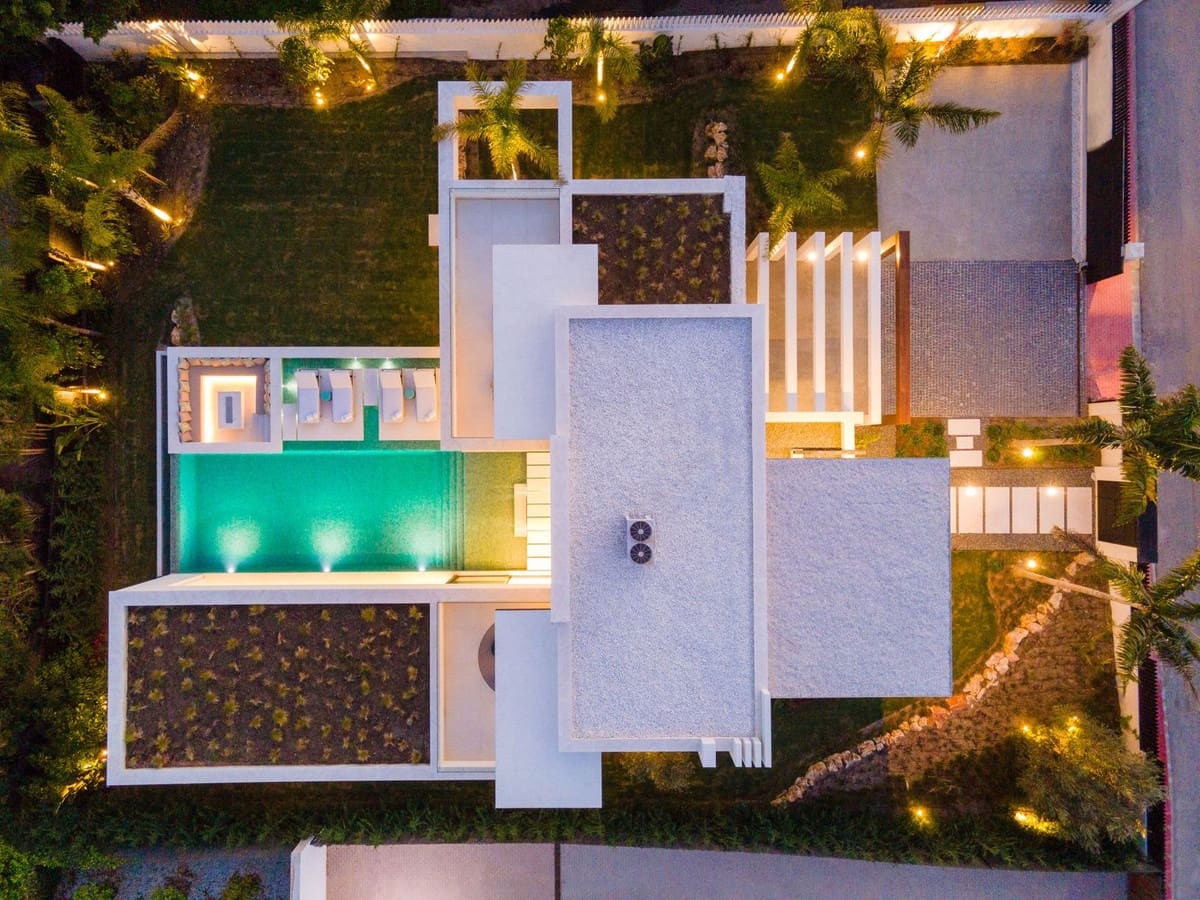 5 sypialnia Willa na sprzedaż w Nueva Andalucia z basenem garażem - 5 995 000 € (Ref: 9685632)