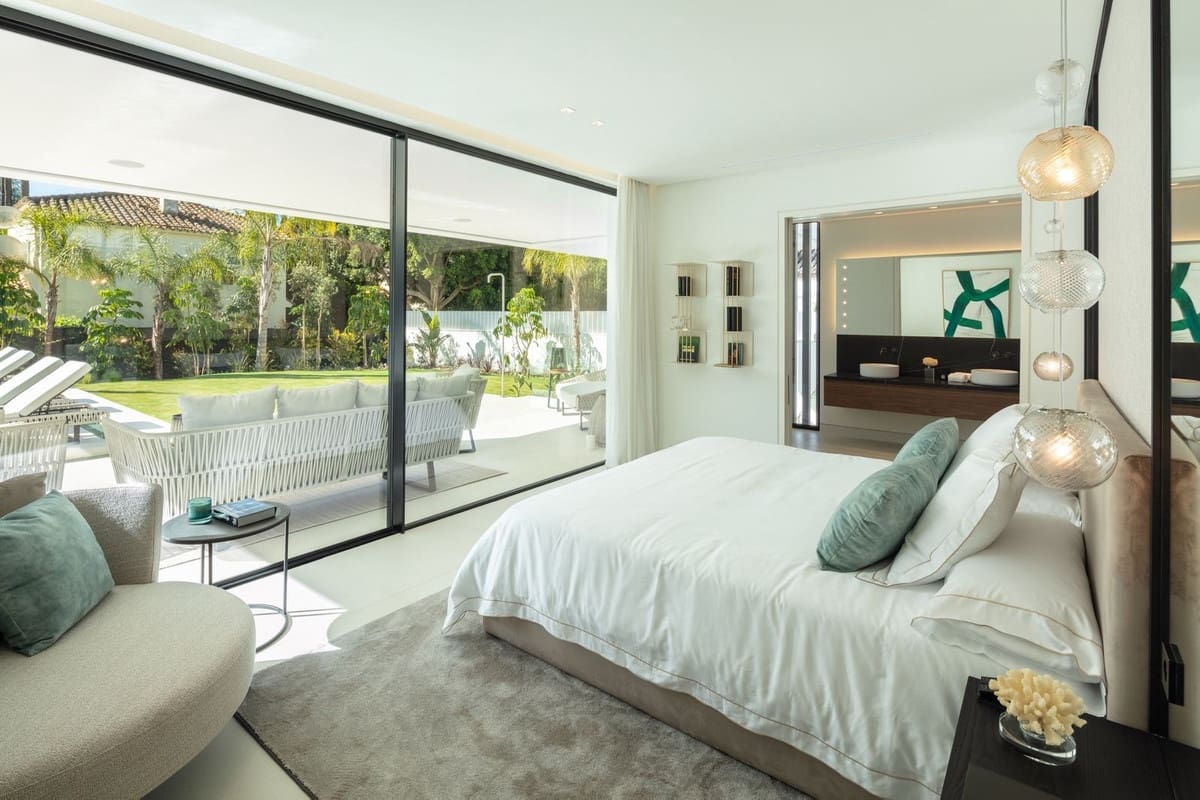 5 sypialnia Willa na sprzedaż w Nueva Andalucia z basenem garażem - 5 995 000 € (Ref: 9685632)