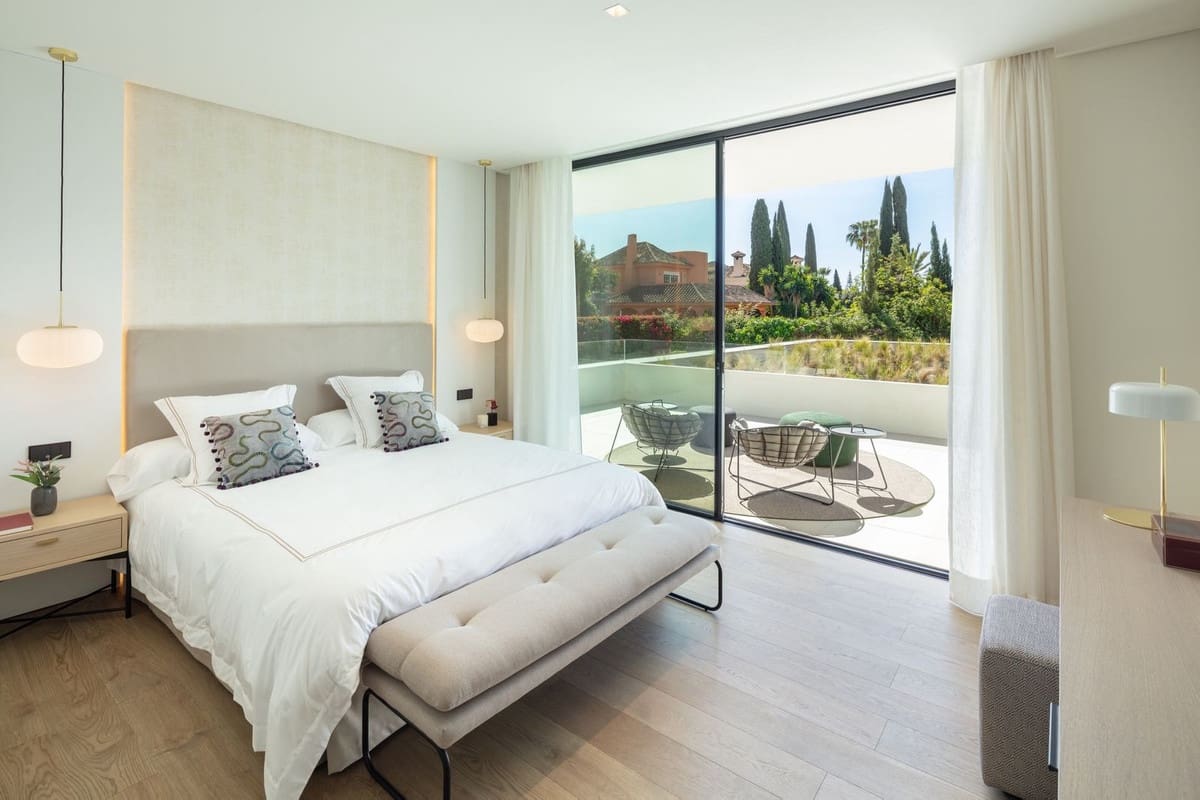 5 sypialnia Willa na sprzedaż w Nueva Andalucia z basenem garażem - 5 995 000 € (Ref: 9685632)