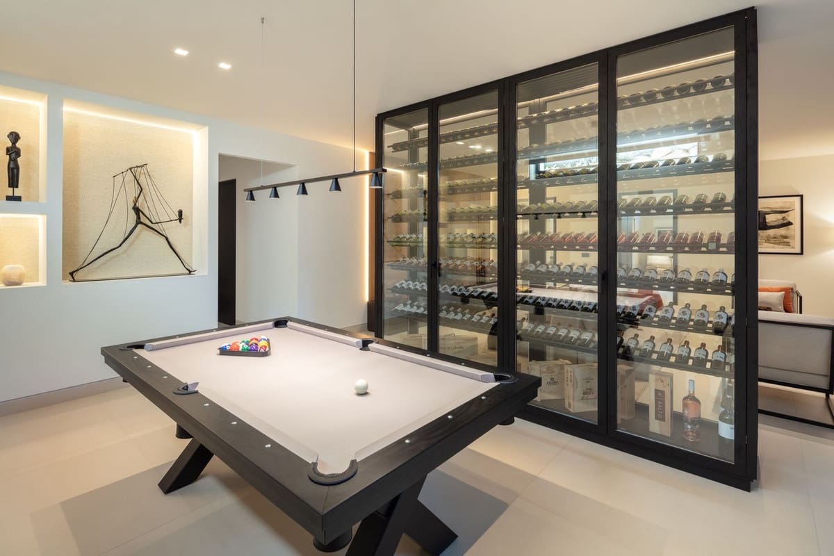5 sypialnia Willa na sprzedaż w Nueva Andalucia z basenem garażem - 5 995 000 € (Ref: 9685632)