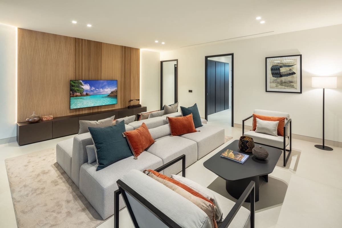5 sypialnia Willa na sprzedaż w Nueva Andalucia z basenem garażem - 5 995 000 € (Ref: 9685632)