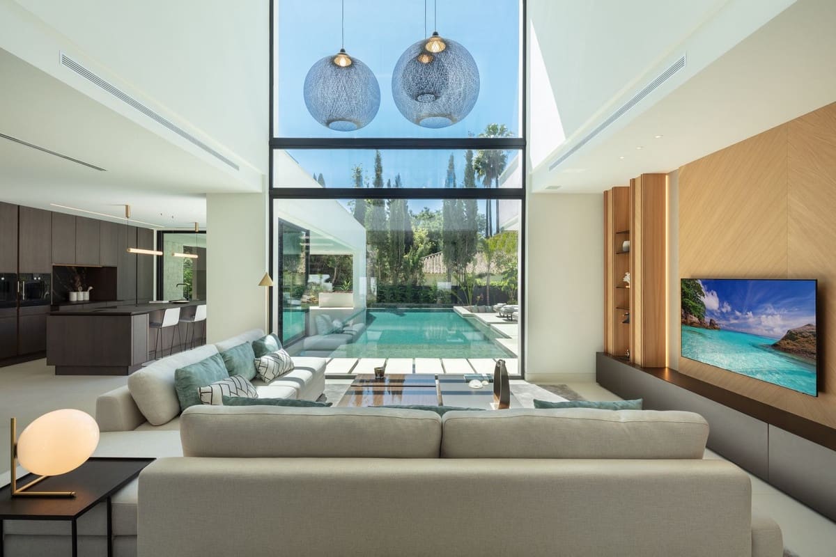 5 sypialnia Willa na sprzedaż w Nueva Andalucia z basenem garażem - 5 995 000 € (Ref: 9685632)