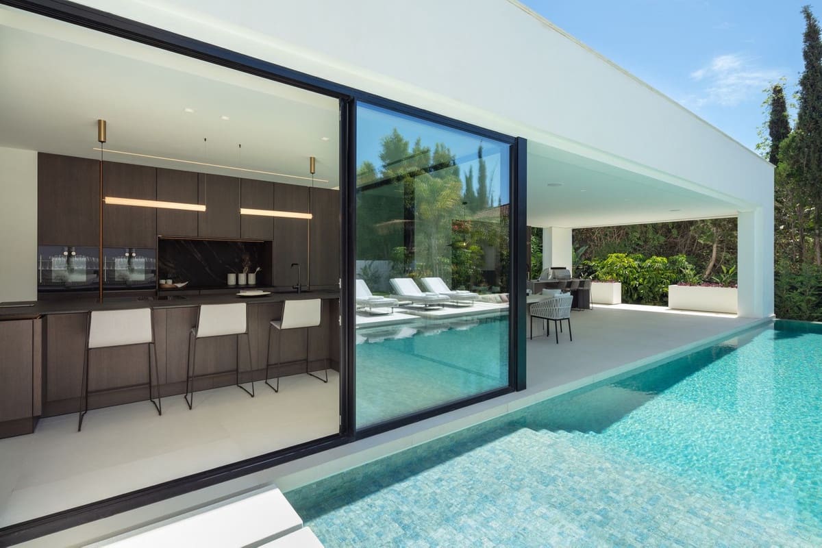5 sypialnia Willa na sprzedaż w Nueva Andalucia z basenem garażem - 5 995 000 € (Ref: 9685632)