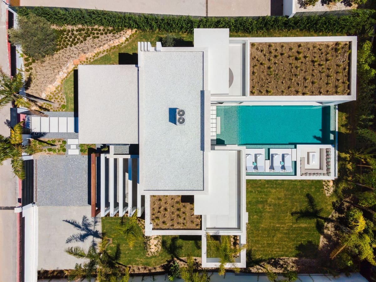 5 sypialnia Willa na sprzedaż w Nueva Andalucia z basenem garażem - 5 995 000 € (Ref: 9685632)