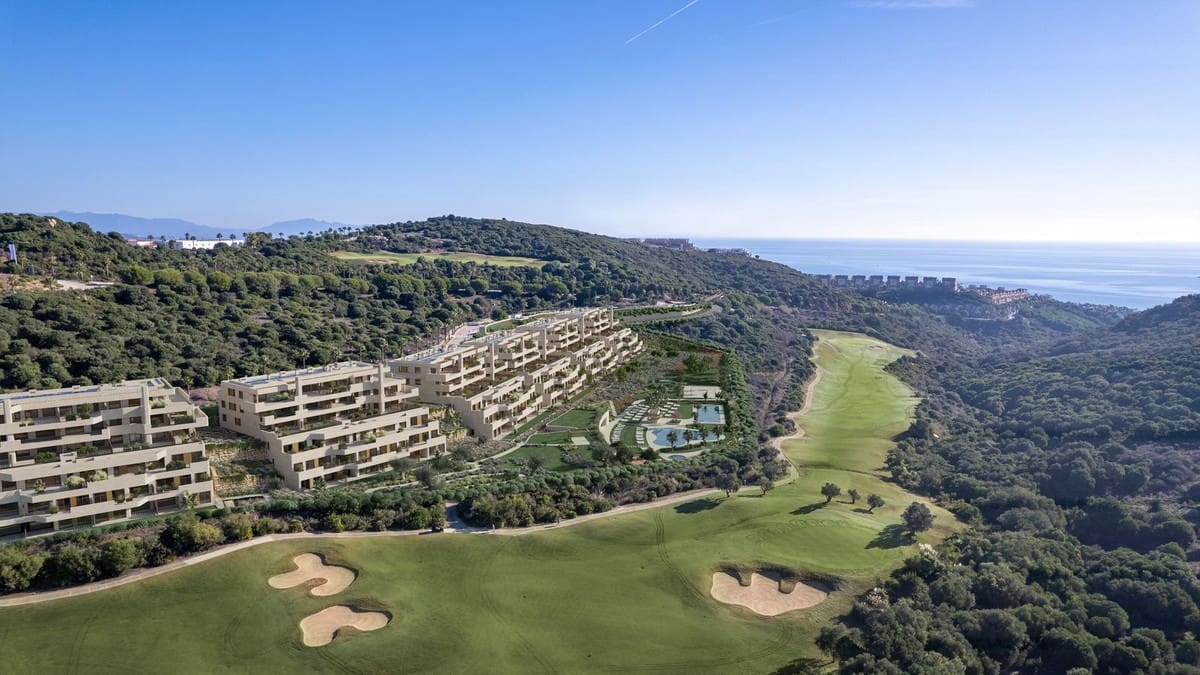 2 bedroom Apartment for sale in La Alcaidesa with pool garage - € 428,000 (Ref: 9687546)