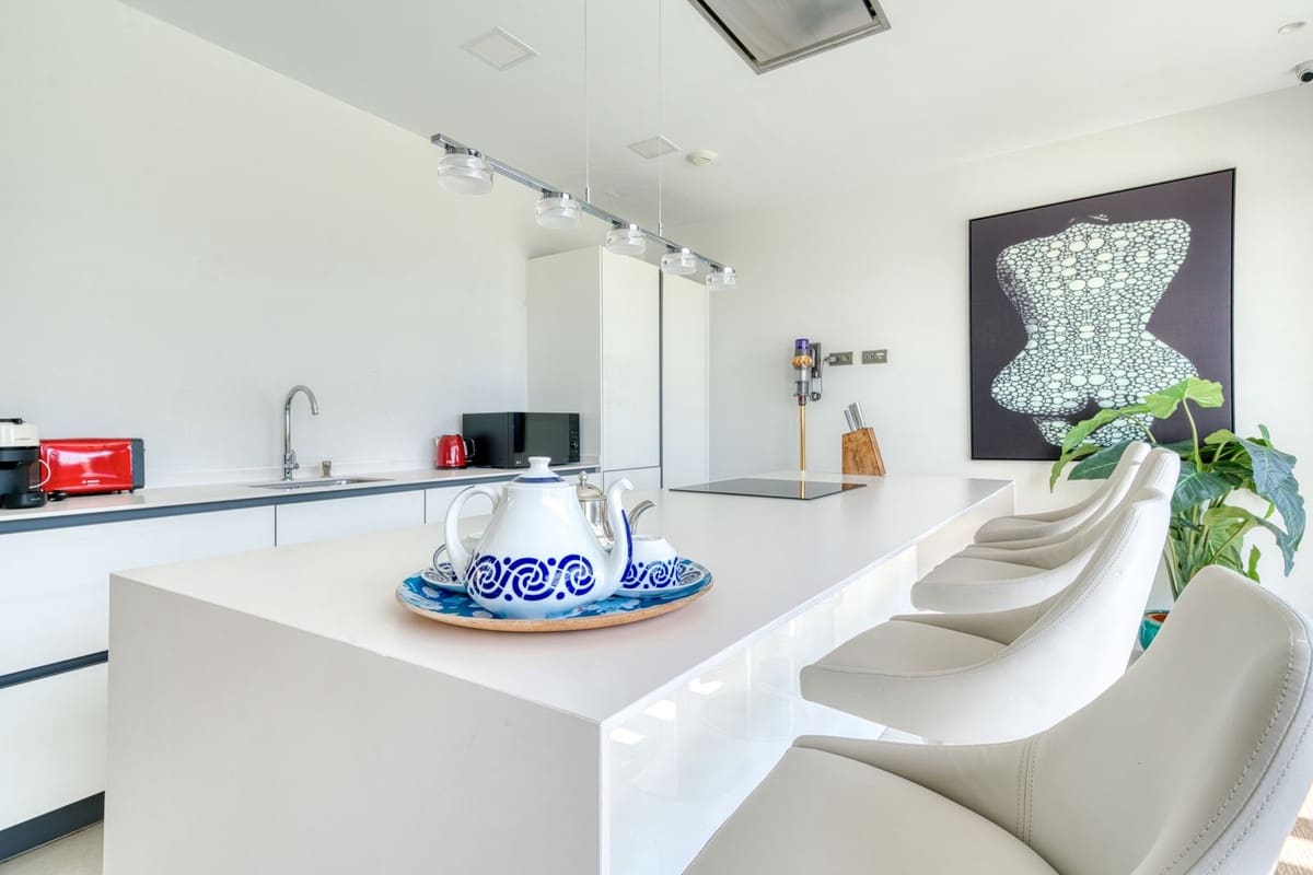 4 soveværelse Villa til salg i Estepona med swimmingpool garage - € 1.390.000 (Ref: 9687657)