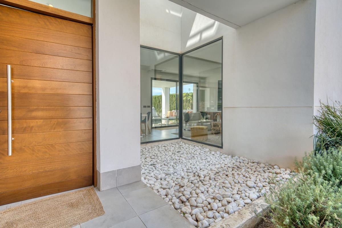 4 soveværelse Villa til salg i Estepona med swimmingpool garage - € 1.390.000 (Ref: 9687657)