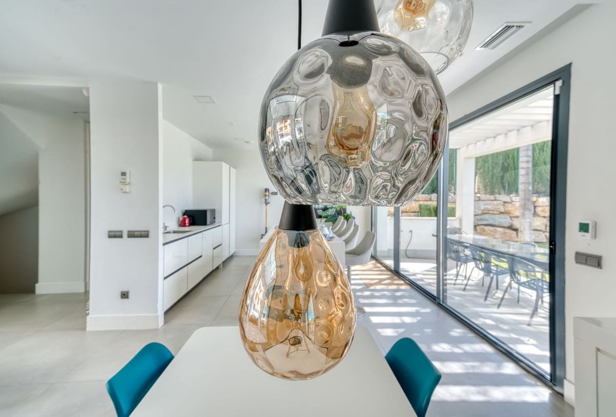 4 soveværelse Villa til salg i Estepona med swimmingpool garage - € 1.390.000 (Ref: 9687657)