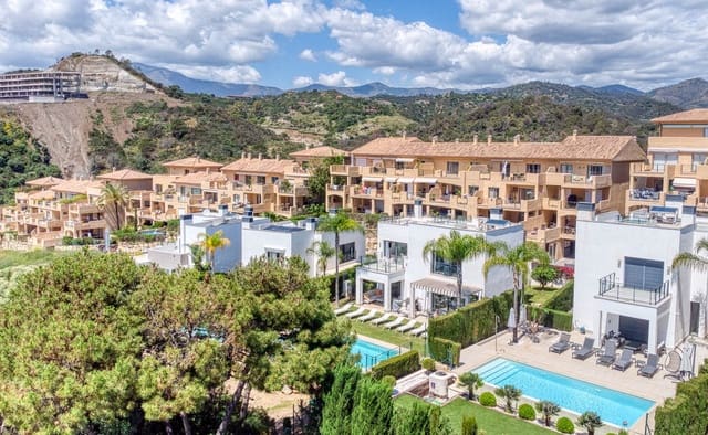 4 soveværelse Villa til salg i Estepona med swimmingpool garage - € 1.390.000 (Ref: 9687657)