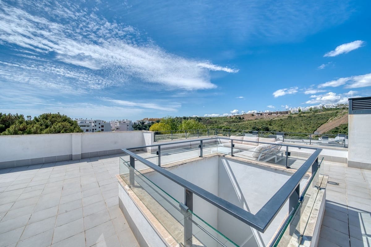 4 soveværelse Villa til salg i Estepona med swimmingpool garage - € 1.390.000 (Ref: 9687657)