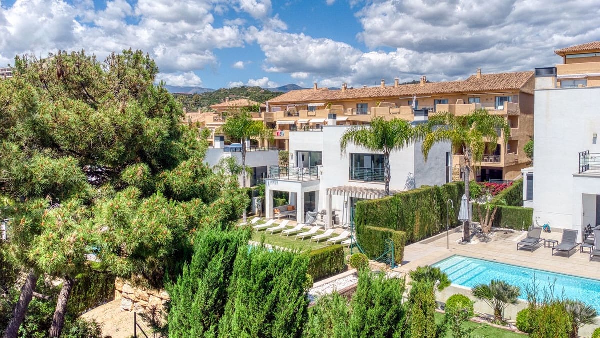 4 soveværelse Villa til salg i Estepona med swimmingpool garage - € 1.390.000 (Ref: 9687657)