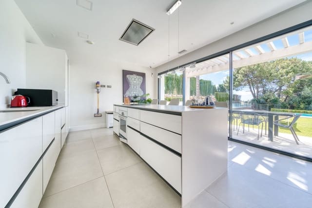 4 sypialnia Willa na sprzedaż w Estepona z basenem garażem - 1 390 000 € (Ref: 9687657)