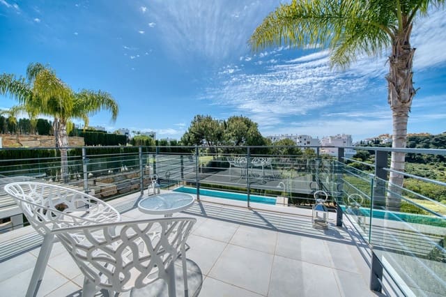 4 sypialnia Willa na sprzedaż w Estepona z basenem garażem - 1 390 000 € (Ref: 9687657)