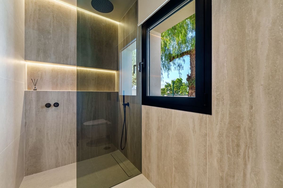 Chalet de 5 habitaciones en El Rosario en venta con piscina garaje - 3.895.000 € (Ref: 9694282)