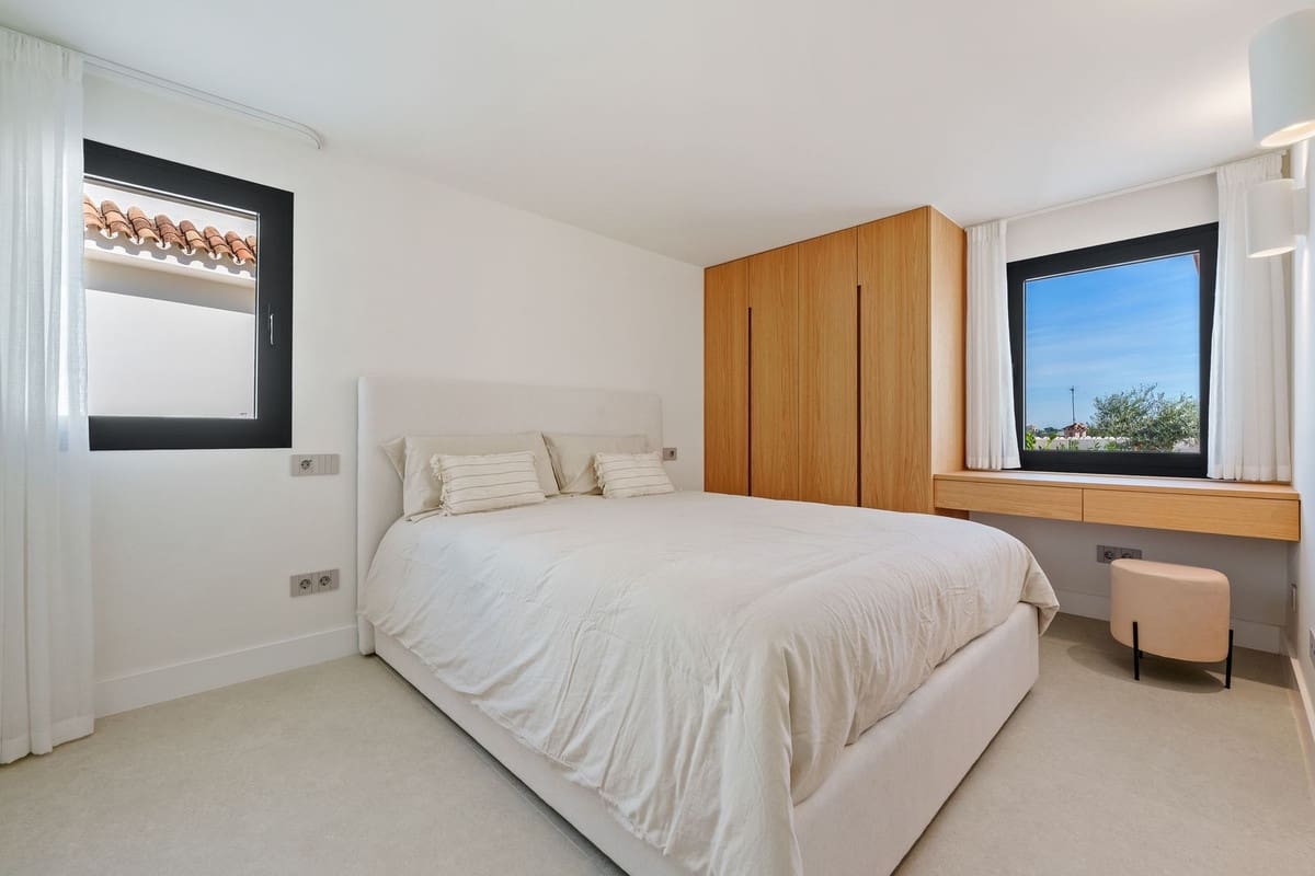 Chalet de 5 habitaciones en El Rosario en venta con piscina garaje - 3.895.000 € (Ref: 9694282)