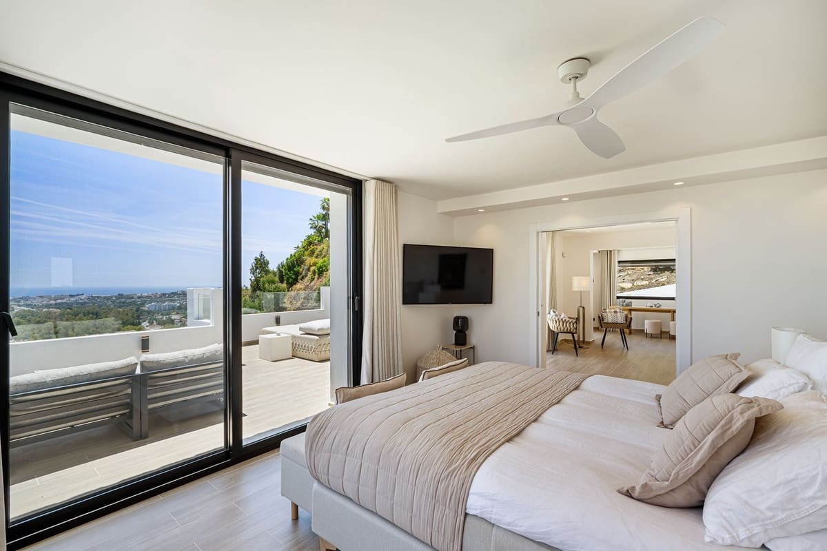 5 bedroom Villa for sale in Nueva Andalucia with pool garage - € 4,950,000 (Ref: 9694283)