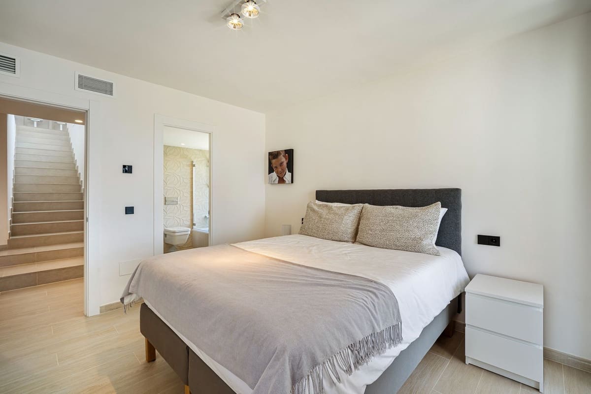 5 bedroom Villa for sale in Nueva Andalucia with pool garage - € 4,950,000 (Ref: 9694283)