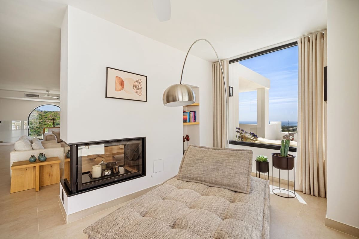 5 bedroom Villa for sale in Nueva Andalucia with pool garage - € 4,950,000 (Ref: 9694283)