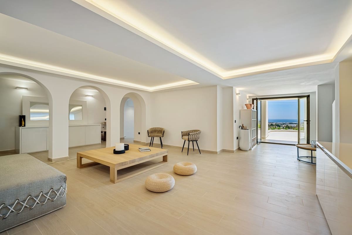 5 bedroom Villa for sale in Nueva Andalucia with pool garage - € 4,950,000 (Ref: 9694283)