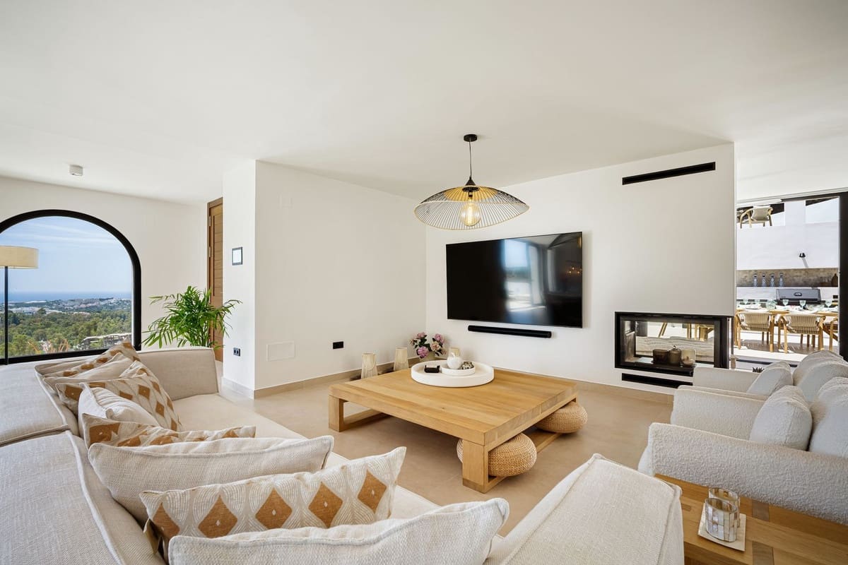 5 bedroom Villa for sale in Nueva Andalucia with pool garage - € 4,950,000 (Ref: 9694283)