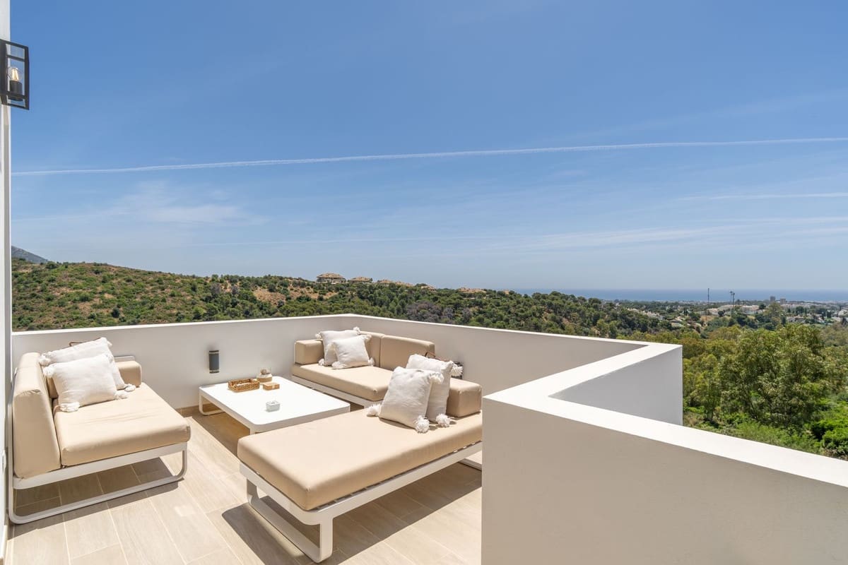 5 bedroom Villa for sale in Nueva Andalucia with pool garage - € 4,950,000 (Ref: 9694283)