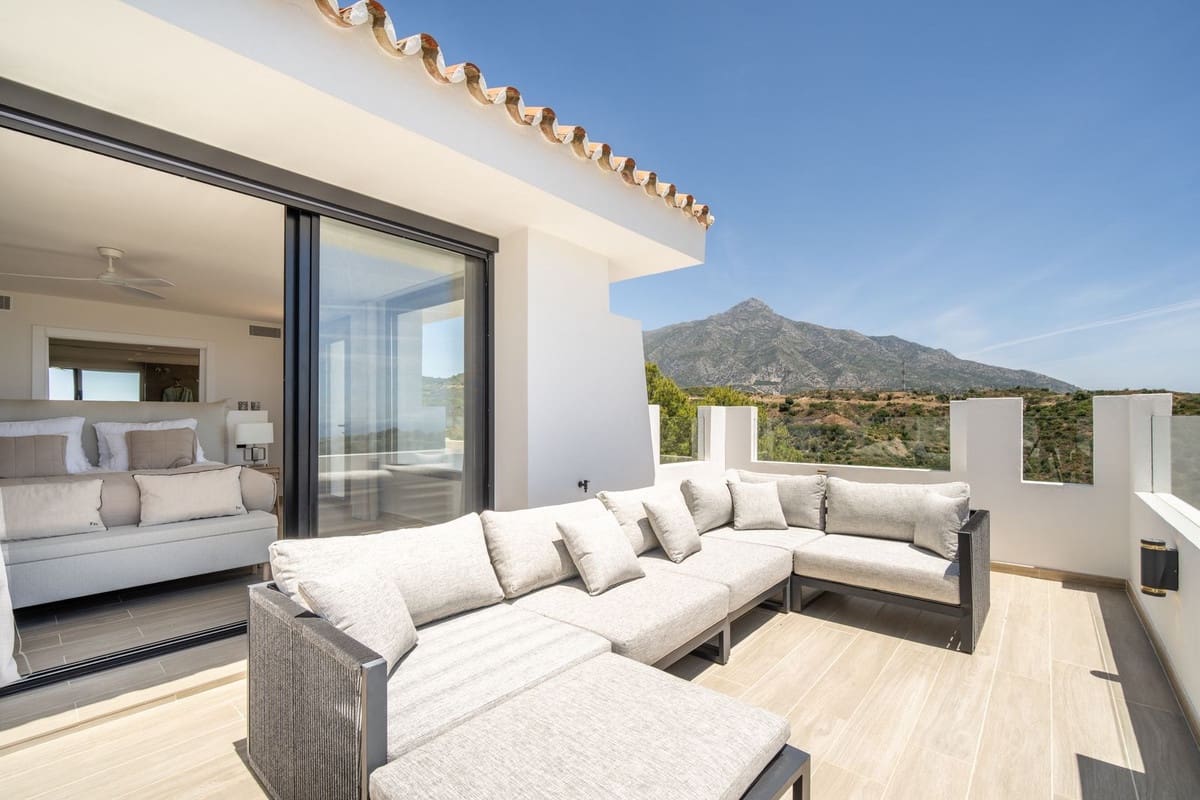 5 bedroom Villa for sale in Nueva Andalucia with pool garage - € 4,950,000 (Ref: 9694283)