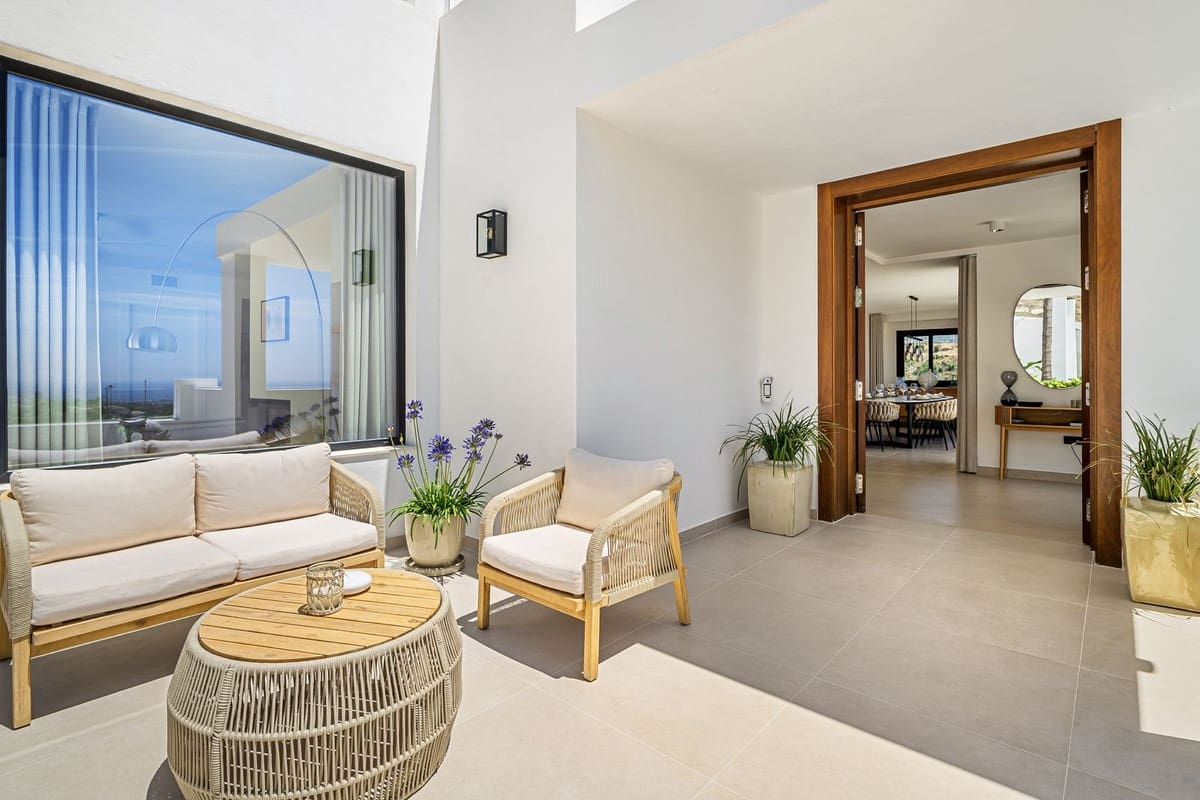 5 bedroom Villa for sale in Nueva Andalucia with pool garage - € 4,950,000 (Ref: 9694283)