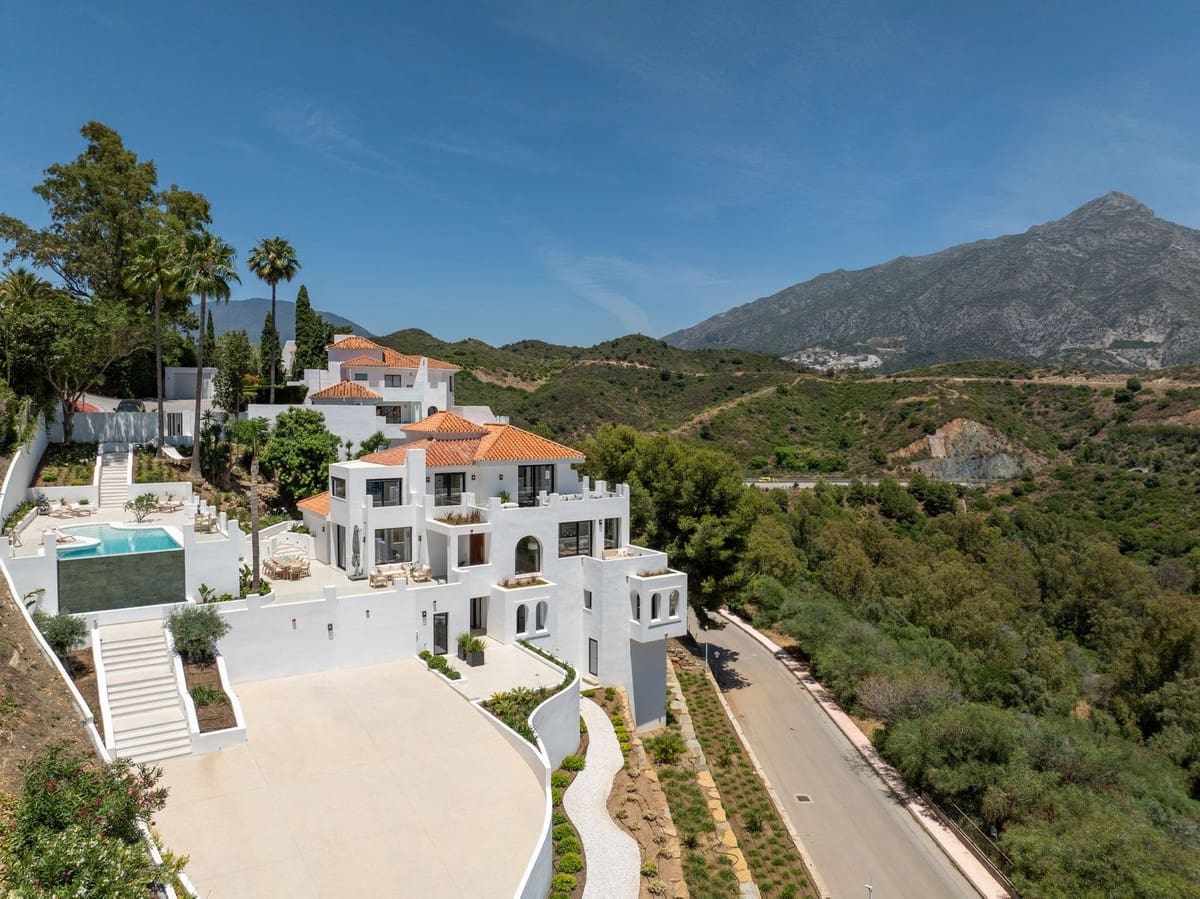 5 bedroom Villa for sale in Nueva Andalucia with pool garage - € 4,950,000 (Ref: 9694283)