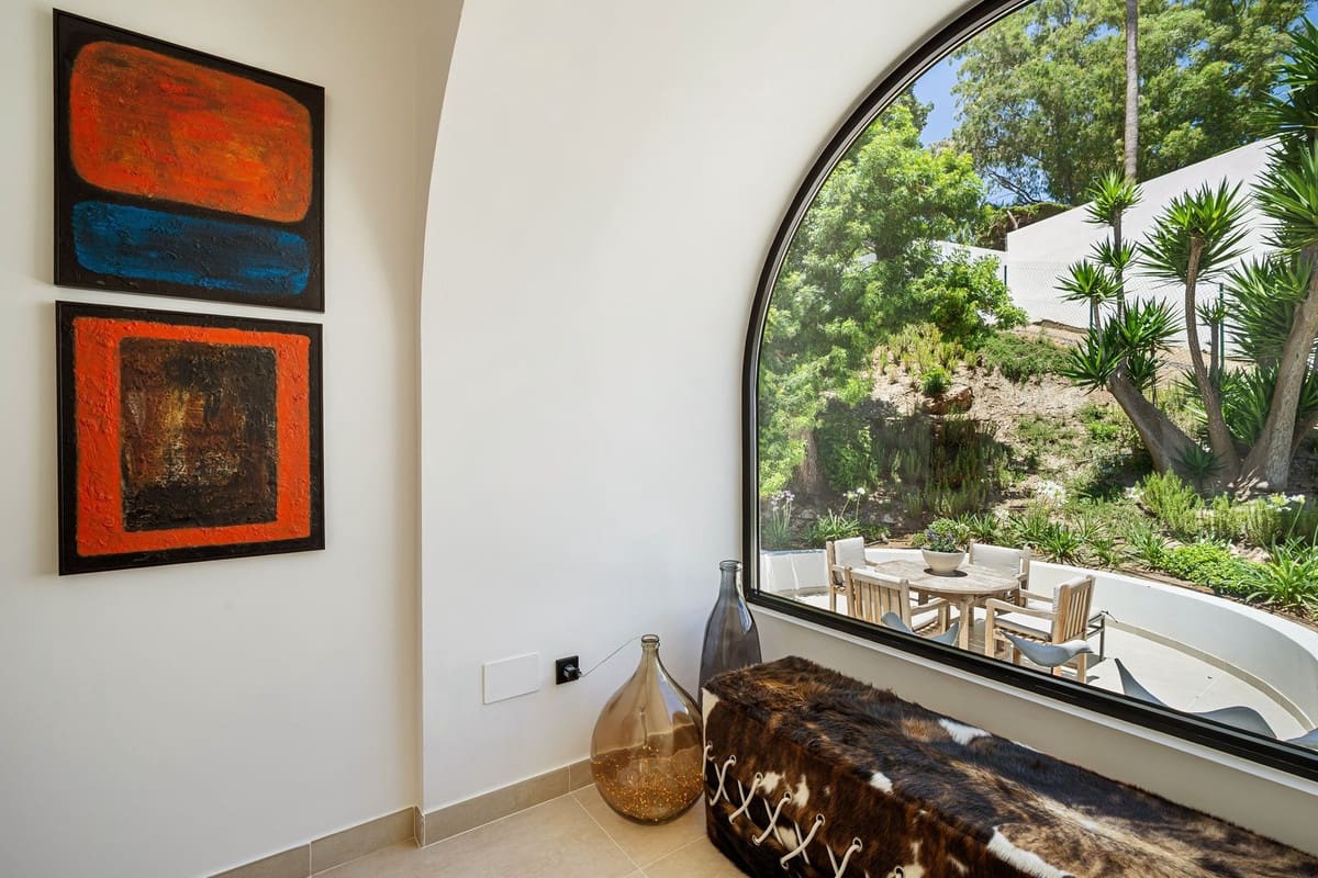 5 bedroom Villa for sale in Nueva Andalucia with pool garage - € 4,950,000 (Ref: 9694283)