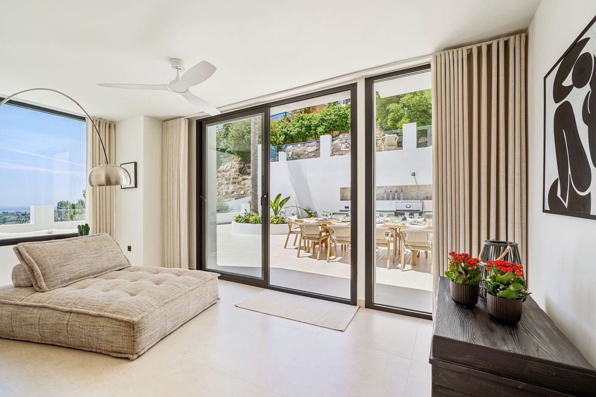 5 bedroom Villa for sale in Nueva Andalucia with pool garage - € 4,950,000 (Ref: 9694283)