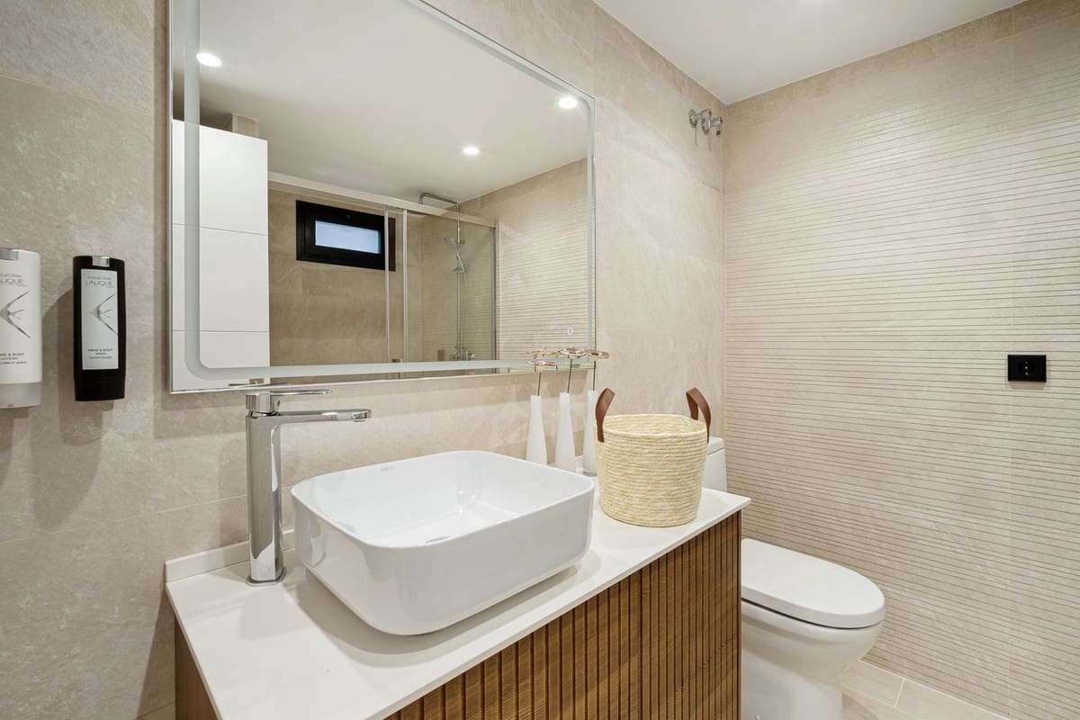 5 bedroom Villa for sale in Nueva Andalucia with pool garage - € 4,950,000 (Ref: 9694283)