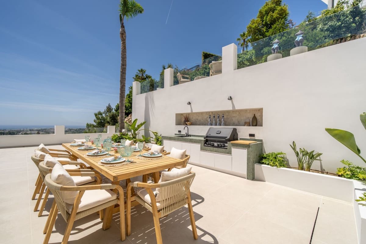 5 bedroom Villa for sale in Nueva Andalucia with pool garage - € 4,950,000 (Ref: 9694283)