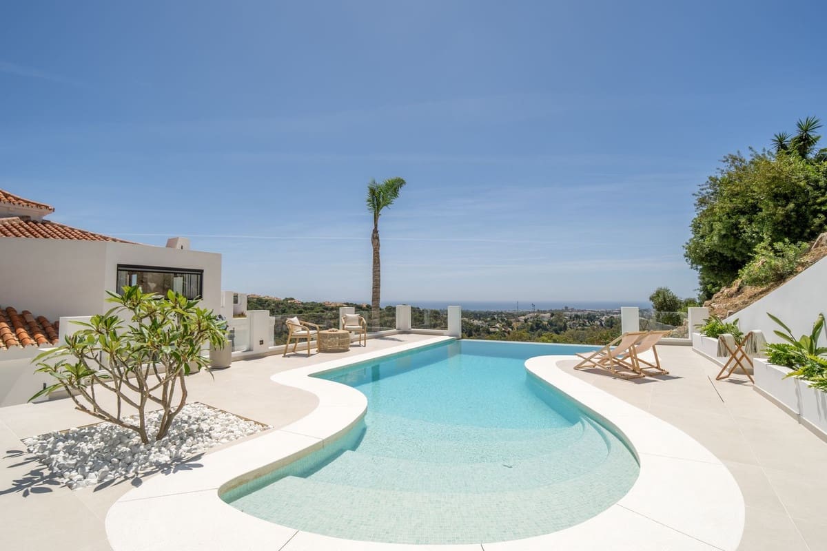 5 bedroom Villa for sale in Nueva Andalucia with pool garage - € 4,950,000 (Ref: 9694283)