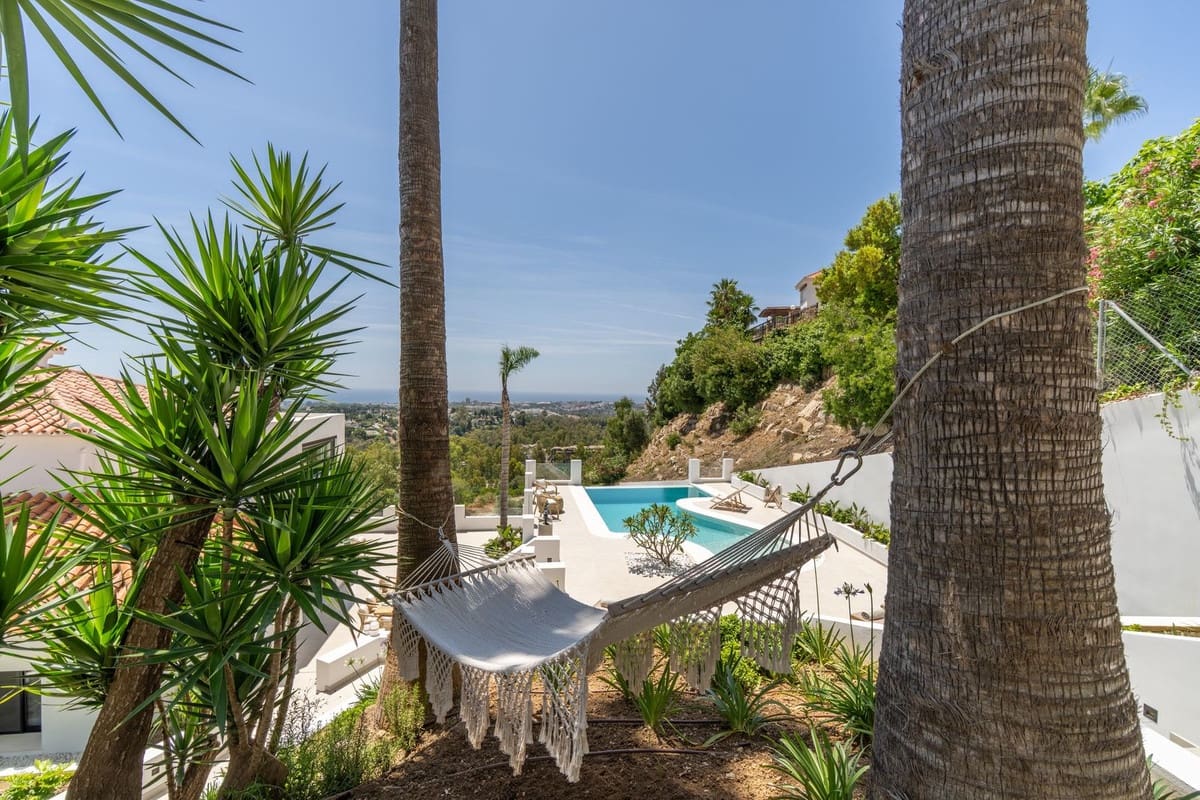 5 bedroom Villa for sale in Nueva Andalucia with pool garage - € 4,950,000 (Ref: 9694283)