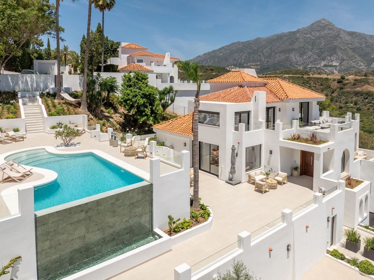 5 bedroom Villa for sale in Nueva Andalucia with pool garage - € 4,950,000 (Ref: 9694283)