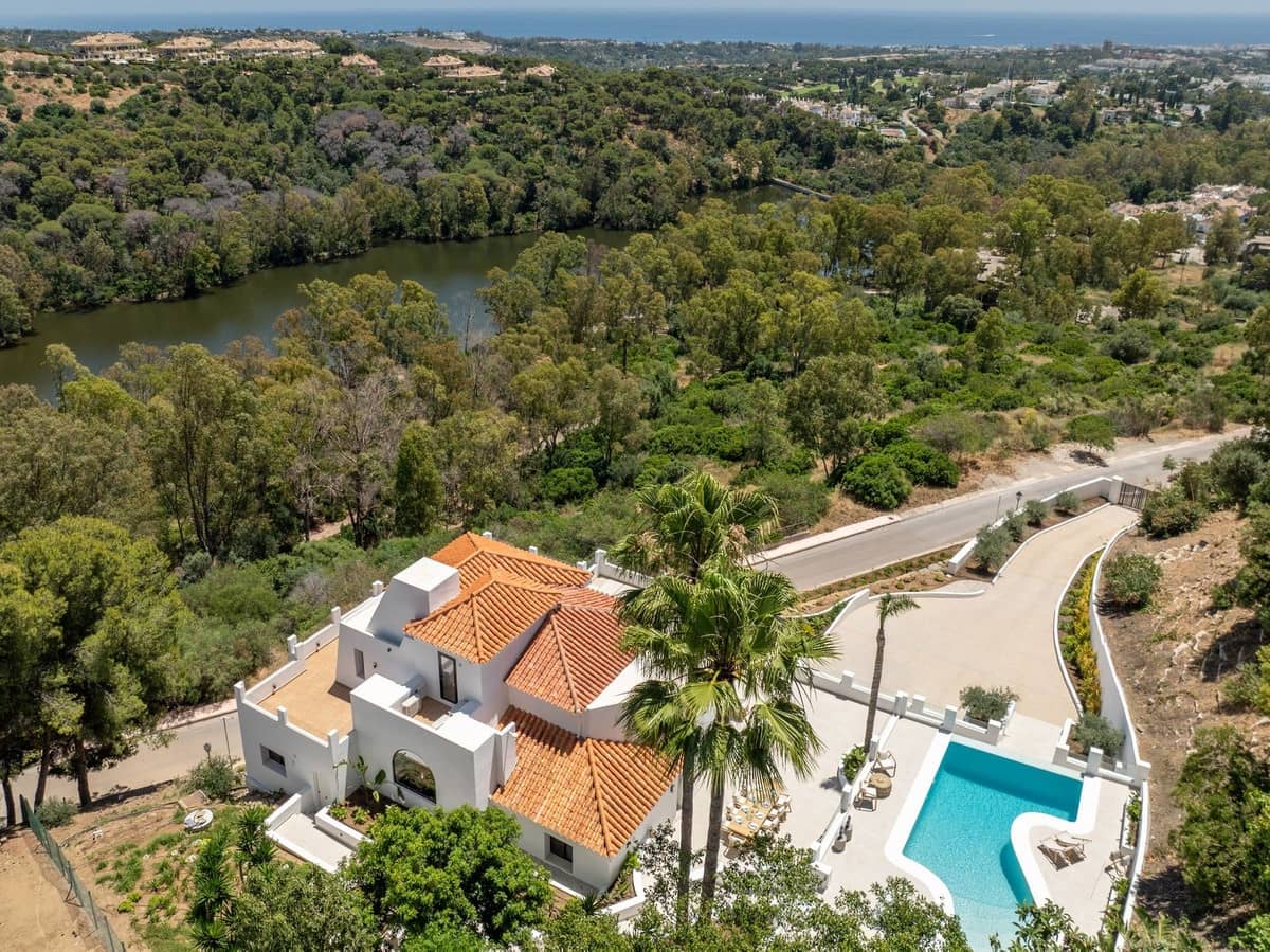 5 bedroom Villa for sale in Nueva Andalucia with pool garage - € 4,950,000 (Ref: 9694283)