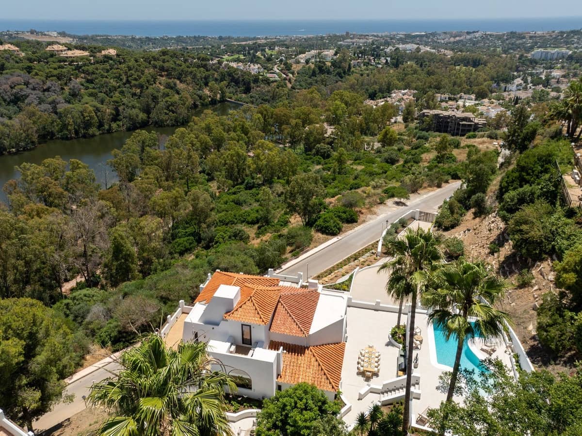 5 bedroom Villa for sale in Nueva Andalucia with pool garage - € 4,950,000 (Ref: 9694283)