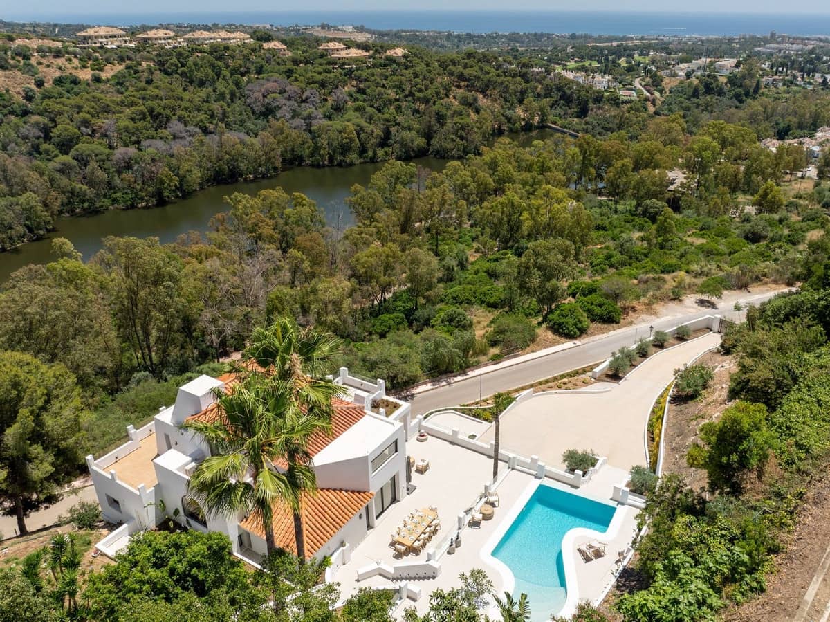 5 bedroom Villa for sale in Nueva Andalucia with pool garage - € 4,950,000 (Ref: 9694283)